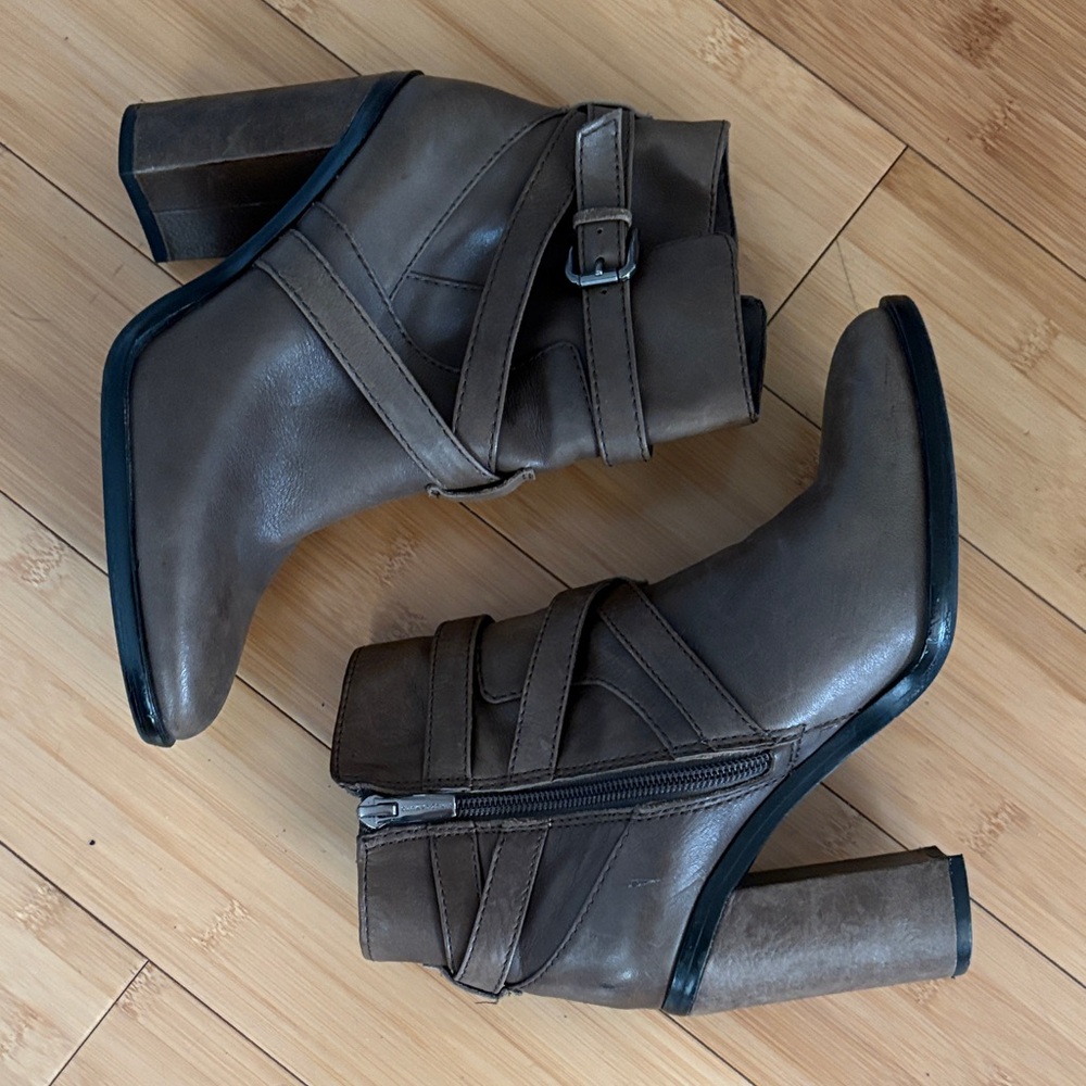 Women's Brown Ankle Boots well worn condition size 6